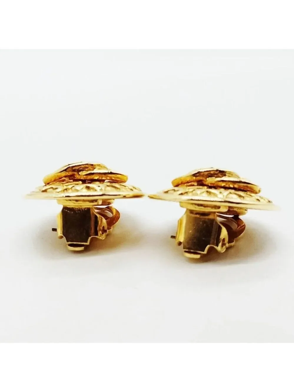 Chanel Earring Gold 95 A 600-060225